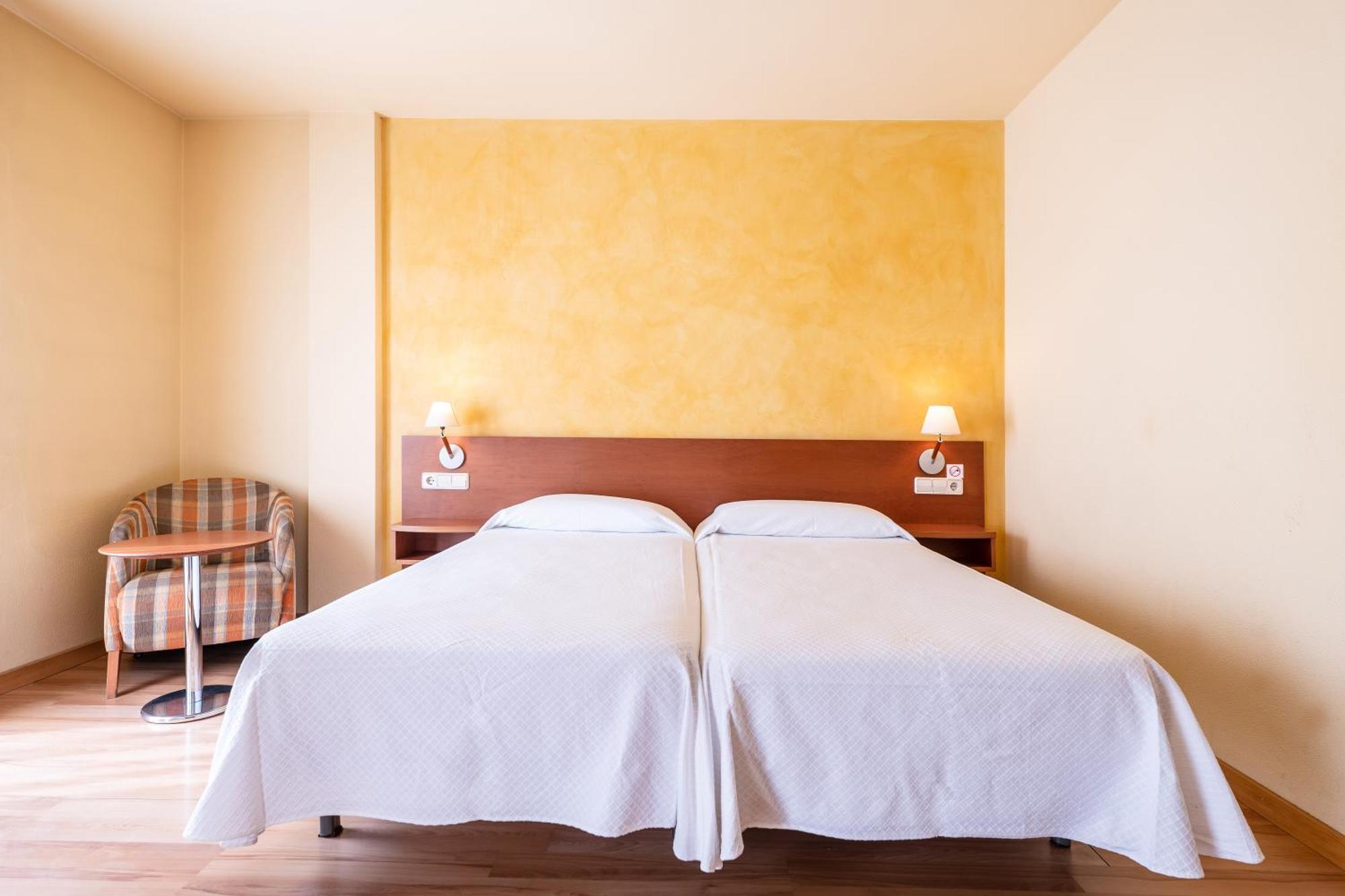 Hotel La Perla D'Olot Kültér fotó